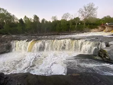 Hog's Back Falls Lookout