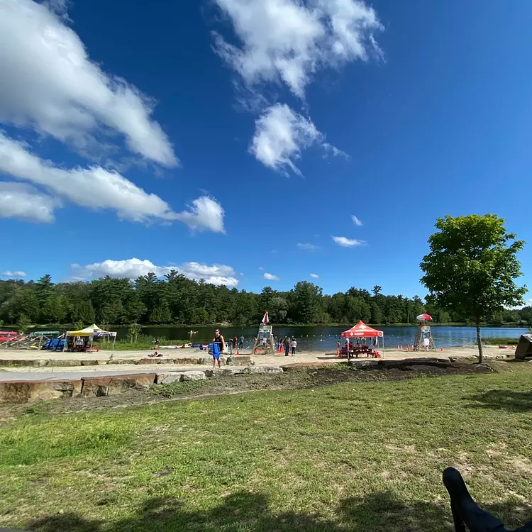 beach time: Lac Beauchamp