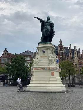 Statue in Ghent